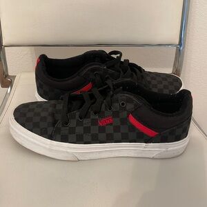 Size: US youth 6, quality: lightly worn